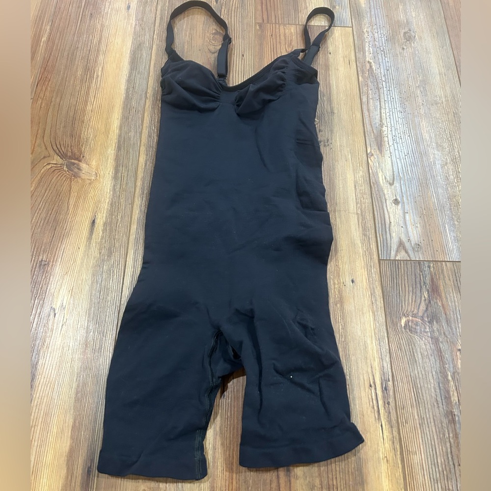 Skims | Sculpting Bodysuit Mid Thigh In Black (Onyx) Medium